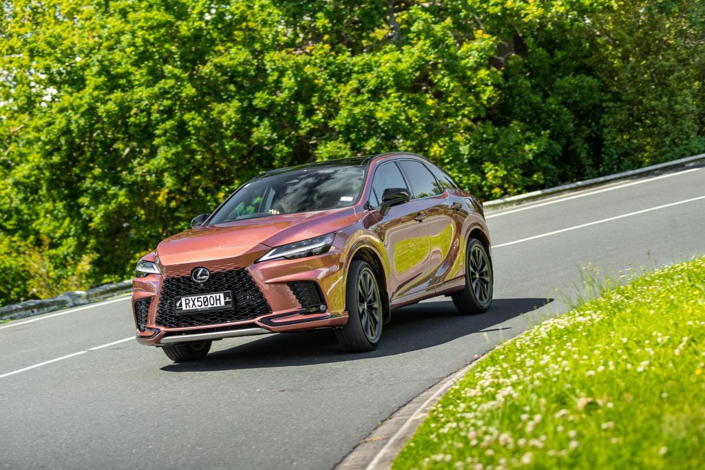 Lexus RX500h, tackling a bend