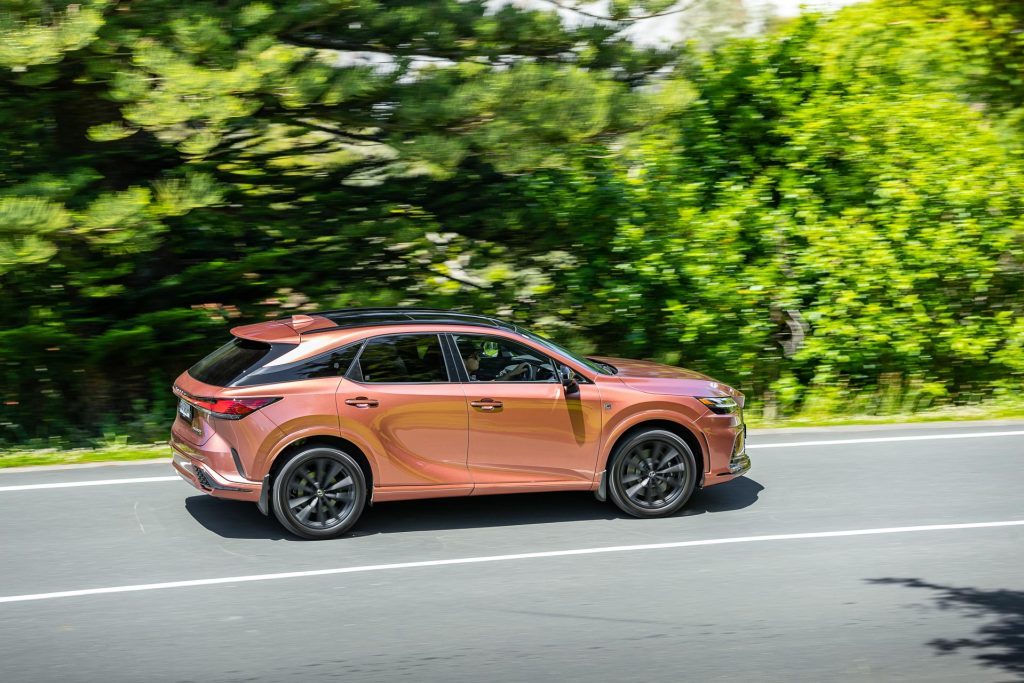 Side profile of the Lexus RX 500h panning shot