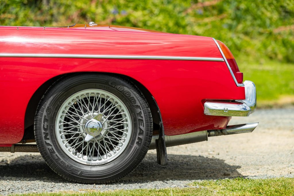 MG MGB Roadster rear quarter wheel detail