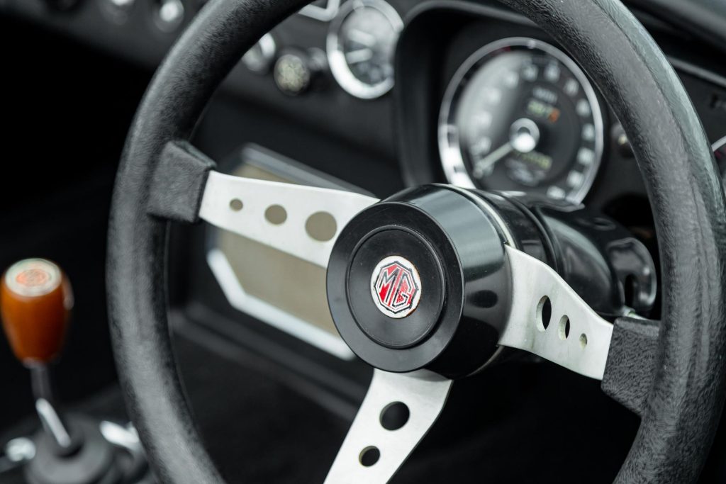 Steering wheel of the MG MGB Roadster 1965
