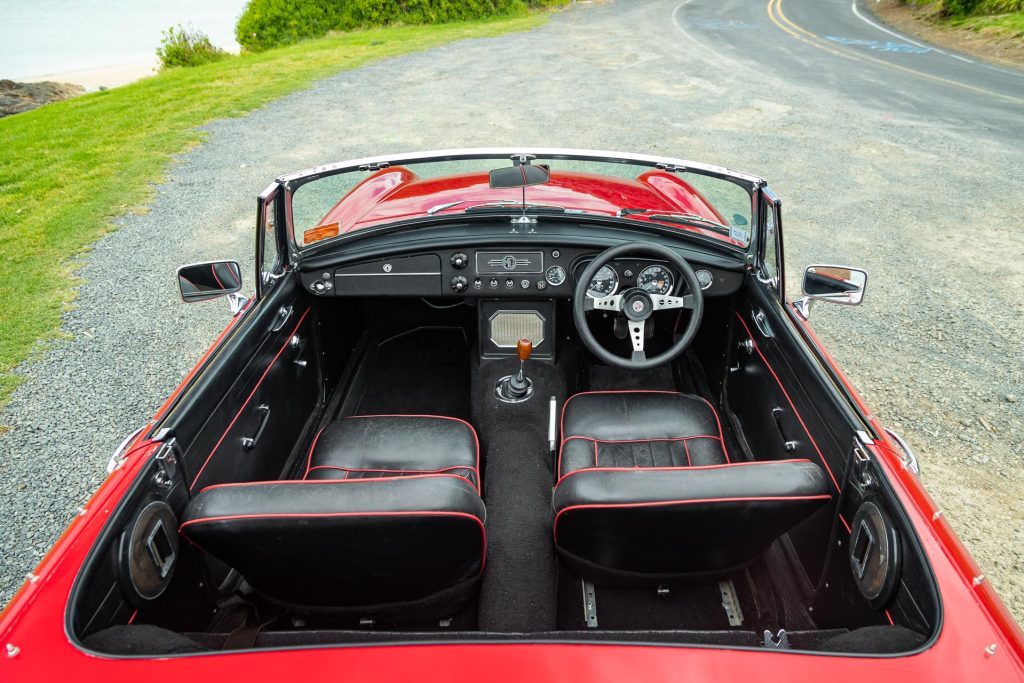 MG MGB Roadster front interior view