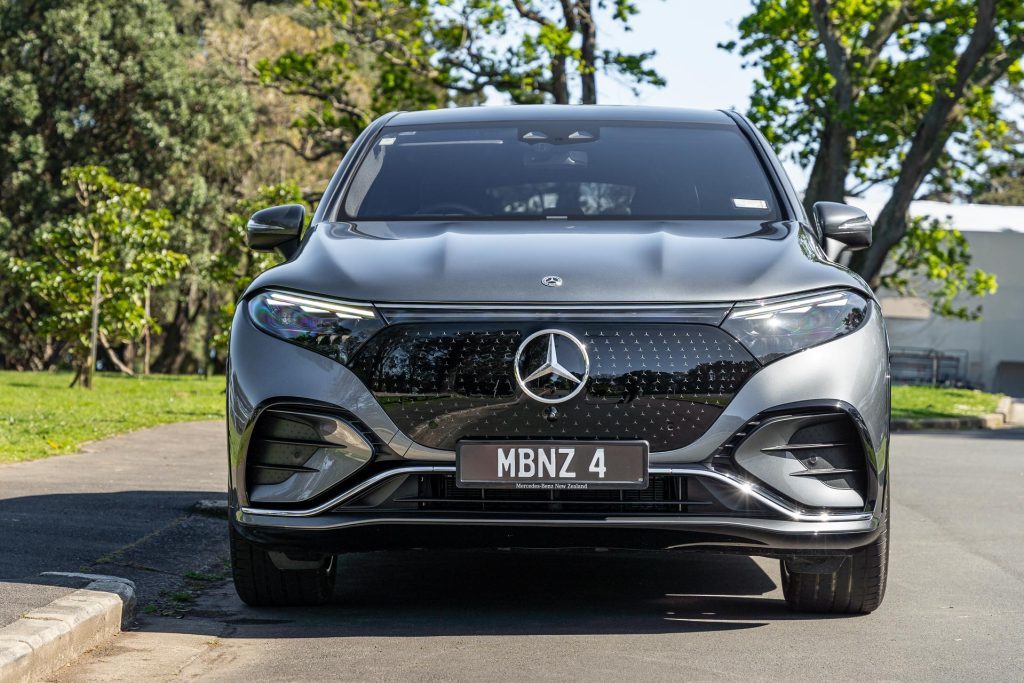 Mercedes-Benz EQS 450 SUV front profile