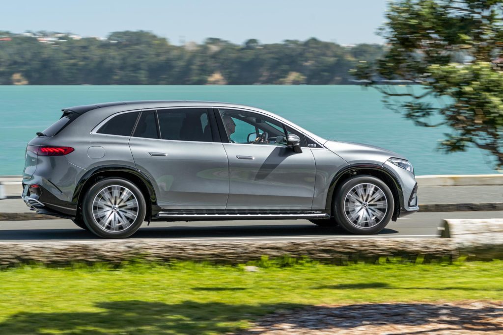 Mercedes-Benz EQS 450 side profile panning shot