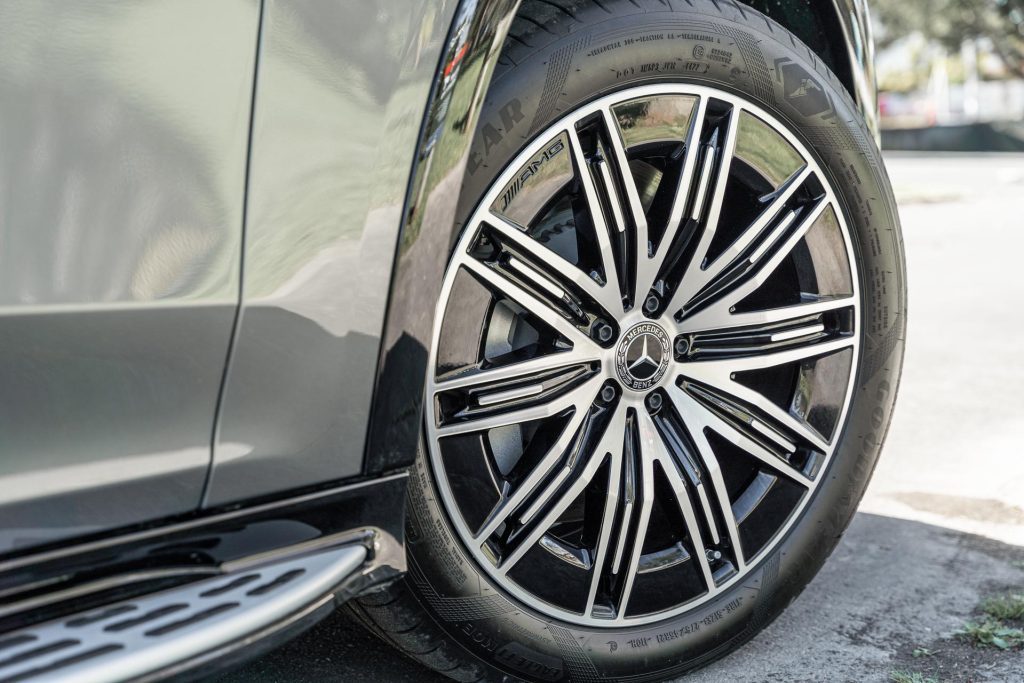 Wheel detail of the Mercedes-Benz EQS 450
