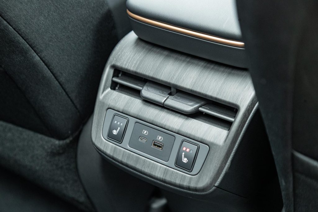 Nissan AriyaRear seat heat controls