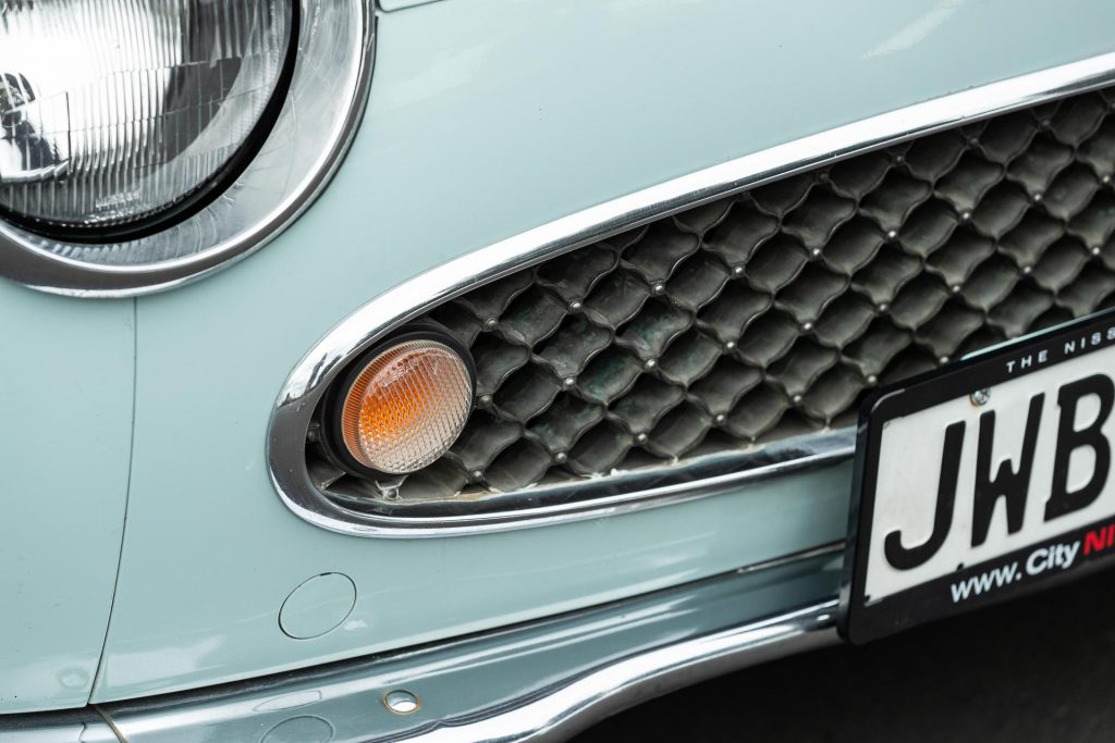 Front grille of the Nissan Figaro