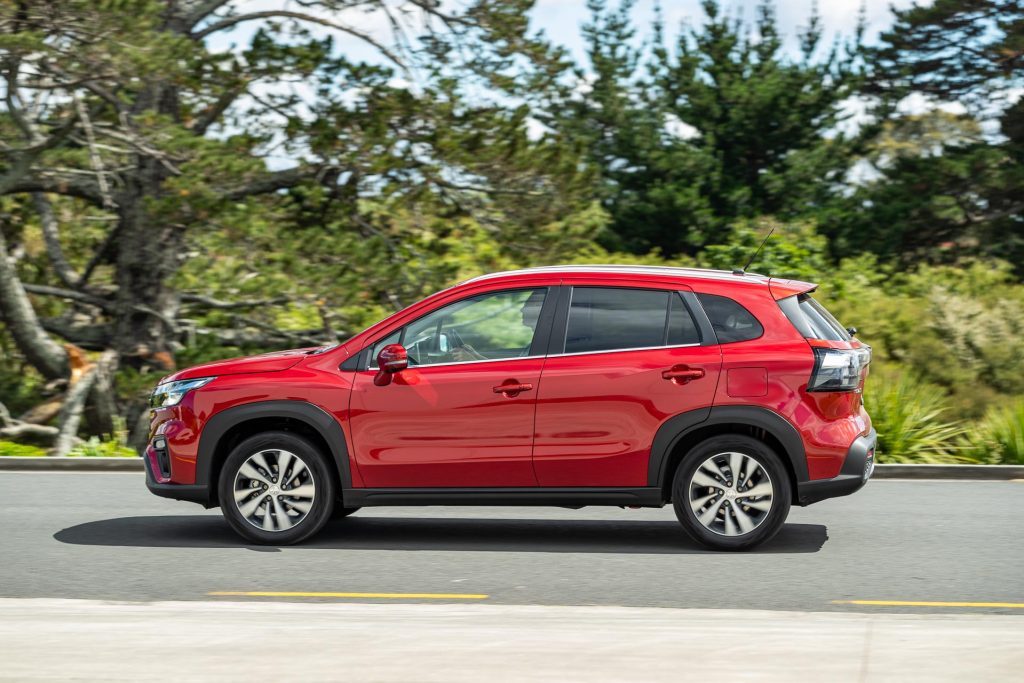 Panning side profile of the Suzuki S-Cross Hybrid