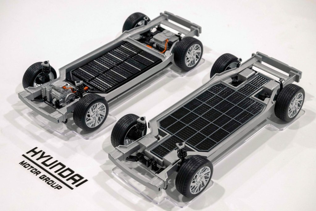 Hyundai and Kia EV chassis with and without Uni Wheel system