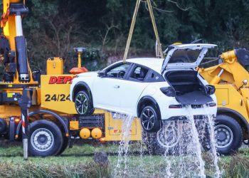 Lancia Ypsilon being hoisted out of a canal