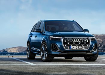 2025 Audi Q7 facelift front three quarter view