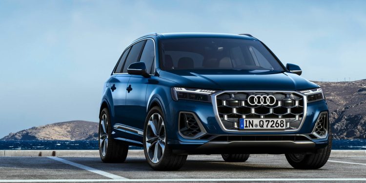 2025 Audi Q7 facelift front three quarter view