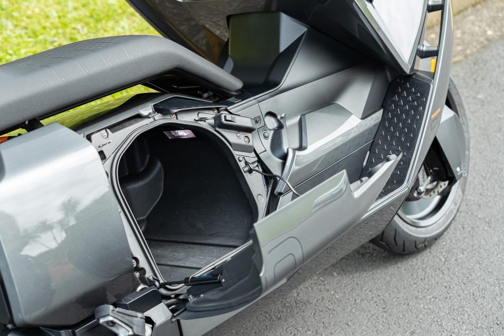2023 BMW CE-04 middle storage compartment