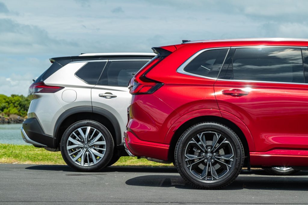 Honda CR-V RS and Nissan X-Trail e-Power Ti-L rear side by side comparison