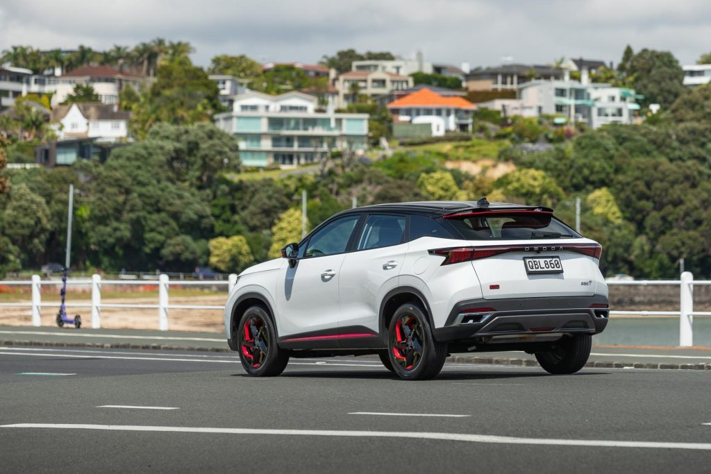 Omoda C5 1.5T panning action shot, shown from the rear in white