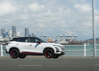 Omoda C5 front panning shot, with Auckland city in background