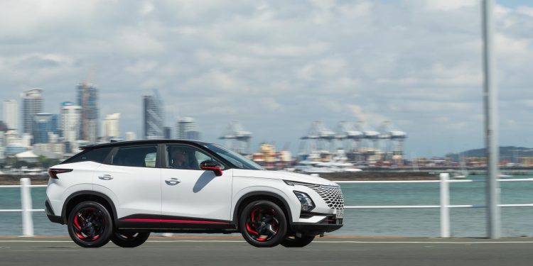 Omoda C5 front panning shot, with Auckland city in background