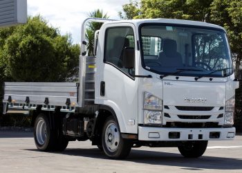 Isuzu N Series front three quarter view