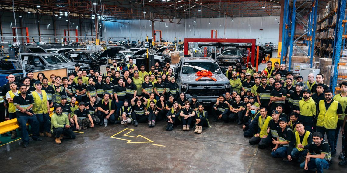 GMSV workers celebrating the production of the 10,000th remanufactured Chevrolet Silverado