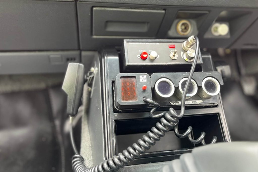 New Zealand Police 1988 Mitsubishi V3000 patrol car restored radio