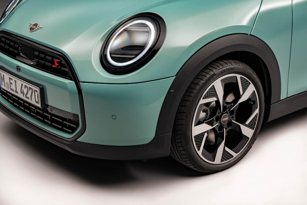 2024 Mini Cooper S wheel close up