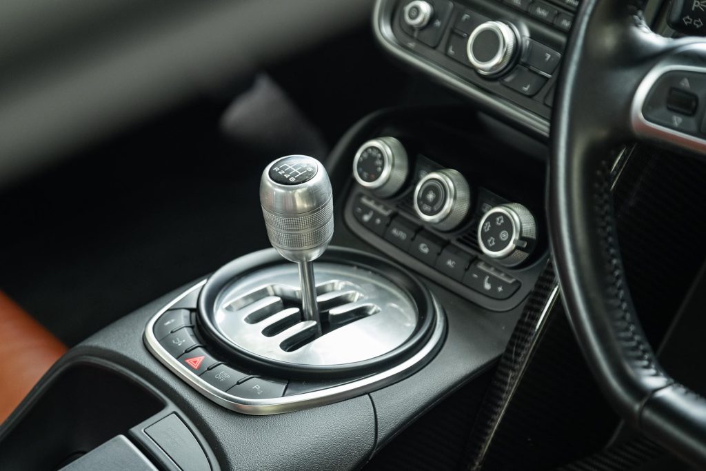 Gated manual shifter in the Audi R8 2007