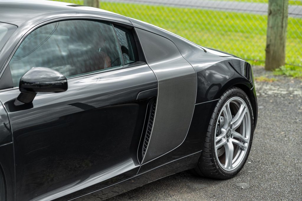 Audi R8 Type 42 carbon fibre side blade detail