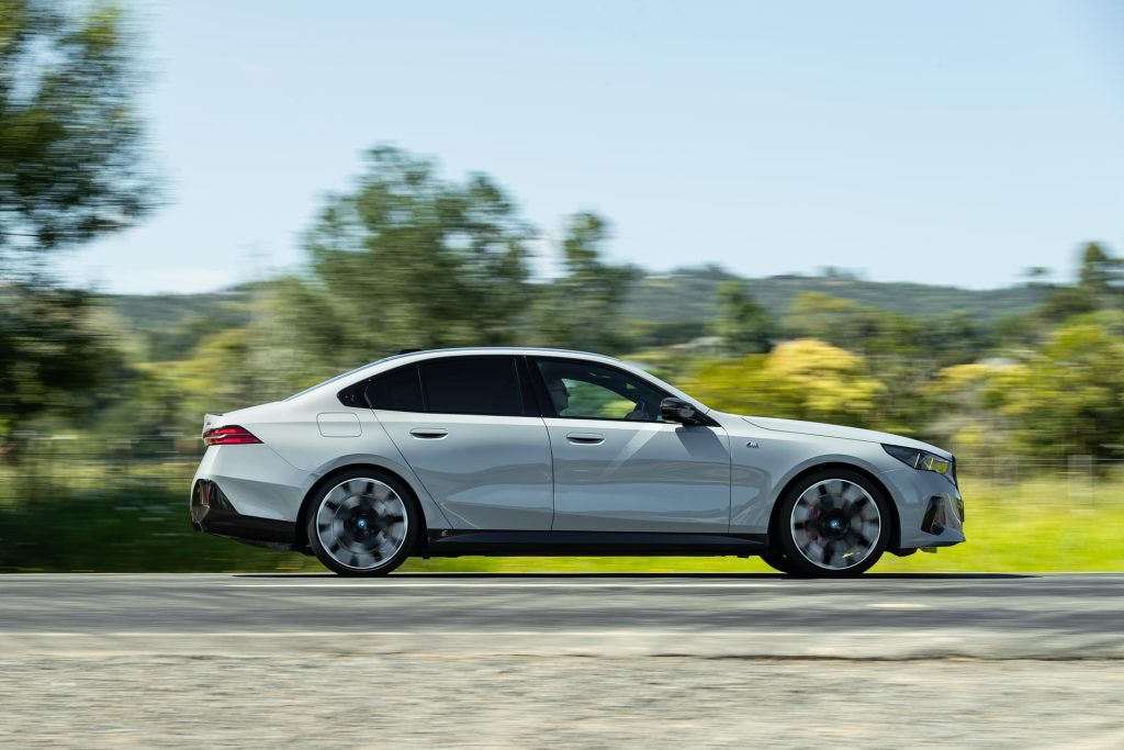 BMW i5 M60 side panning shot