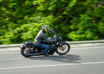 Harley-Davidson Nightster S 975 taking a corner at pace