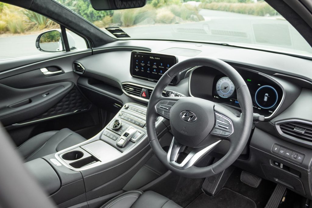 Hyundai Santa Fe 2.2 Diesel front interior wide view