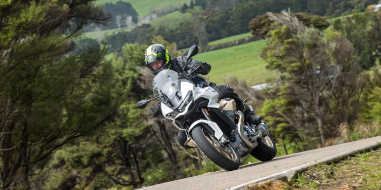 Moto Guzzi V100 Mandello S taking a corner at pace