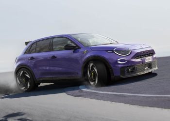 Abarth 600e Scorpionissima Launch Edition drifting