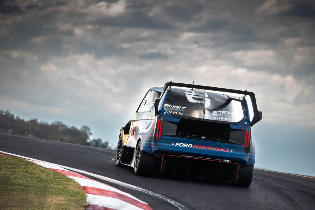 Ford SuperVan 4.2 setting new lap record at Bathurst