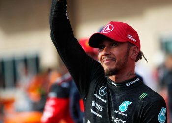 Lewis Hamilton waving to crowd at 2023 United States Grand Prix