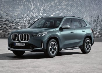 2024 BMW X1 xDrive25e front three quarter view