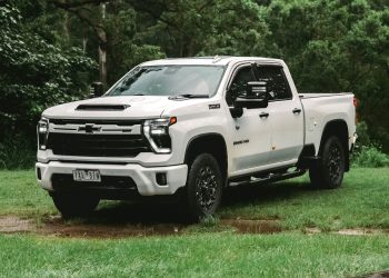 2024 Chevrolet Silverado 2500 HD front three quarter view