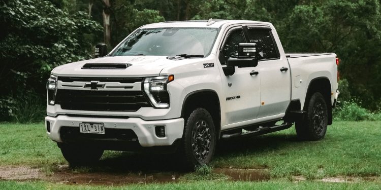 2024 Chevrolet Silverado 2500 HD front three quarter view