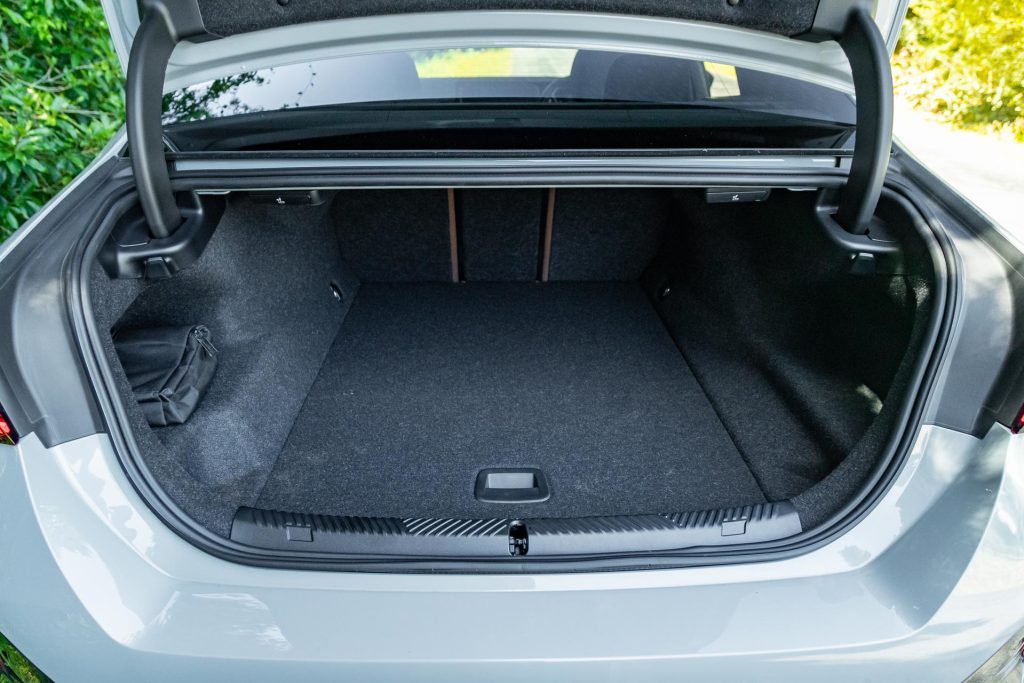 Boot space in the BMW i5 M60