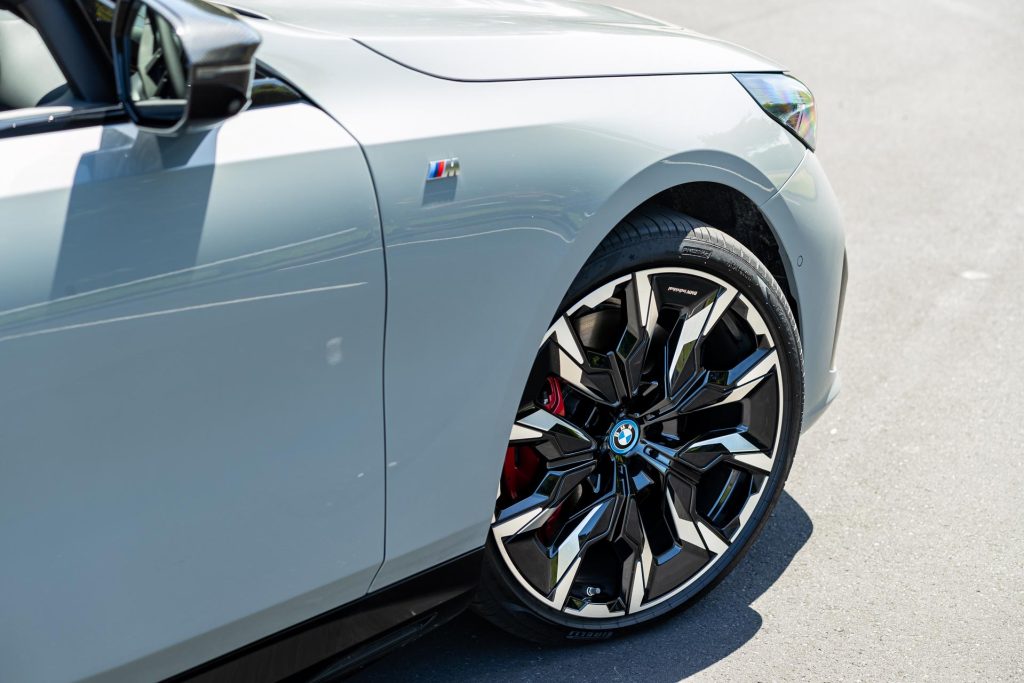 Wheel detail on the BMW i5 M60