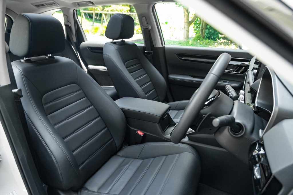 Front seats in the Honda CR-V Sport 7 seater