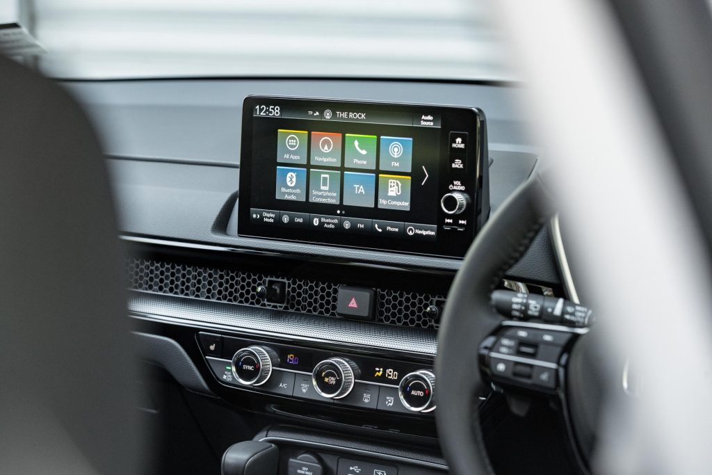 Infotainment screen in the Honda CR-V Sport 7 seater