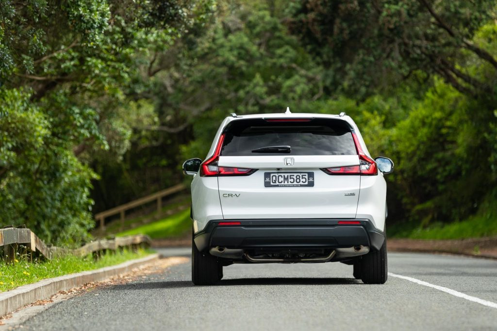 Rear profile of the Honda CR-V Sport 7 seater in white