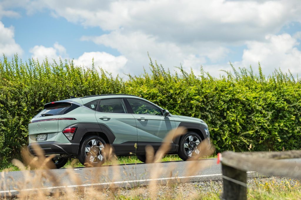 Hyundai Kona 1.6 Hybrid Active panning shot, driving past