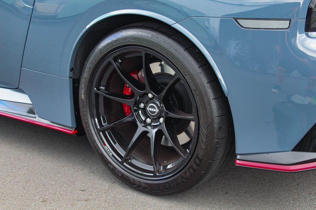 Rear tyre, Rays wheel, and rear brakes of the Nissan Z Nismo