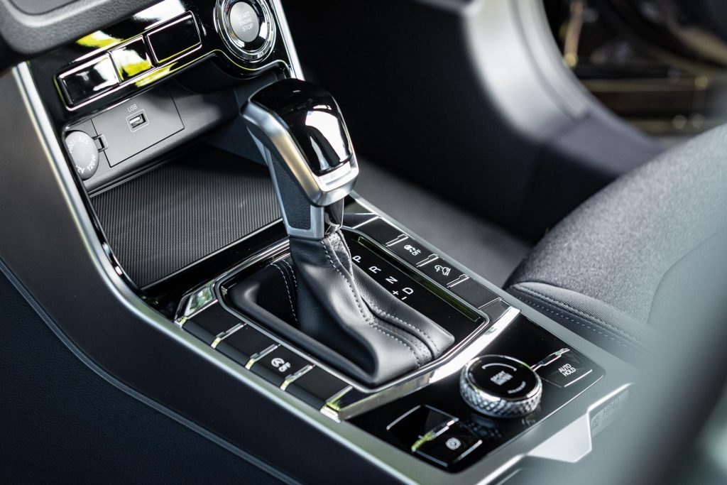gear selector in the SsangYong Korando Limited