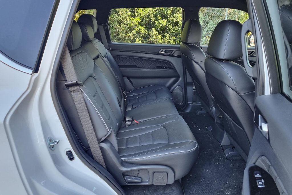 Middle row of seats in the SsangYong Rexton SPR