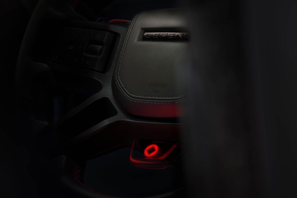 El Defender Octa ha sido objeto de burlas como el nuevo modelo insignia V8 de la marca.
