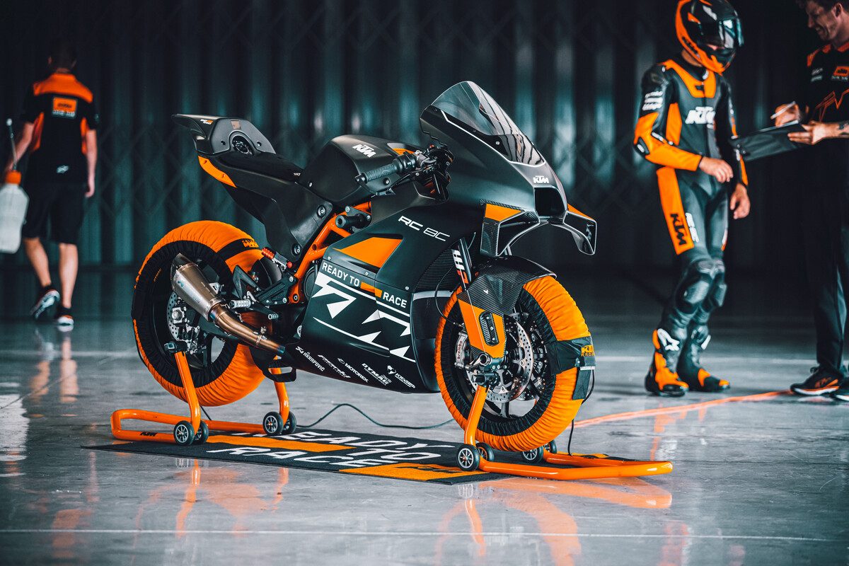 How RC 8C and you look on a track day (as if).