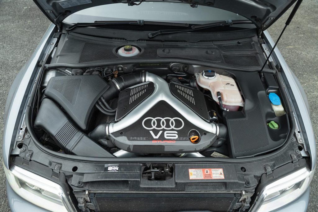Audi RS4 B5 engine bay