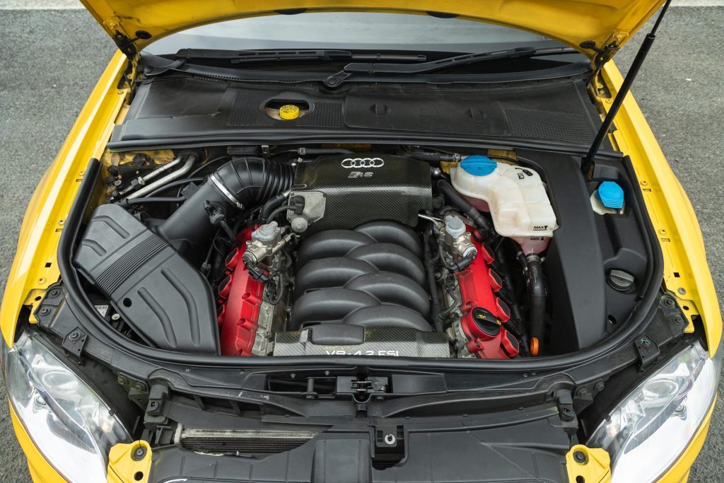 Audi RS4 B7 V8 engine bay