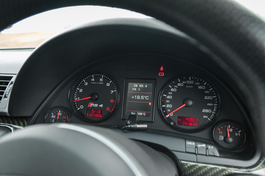 Audi RS4 B7 speedo